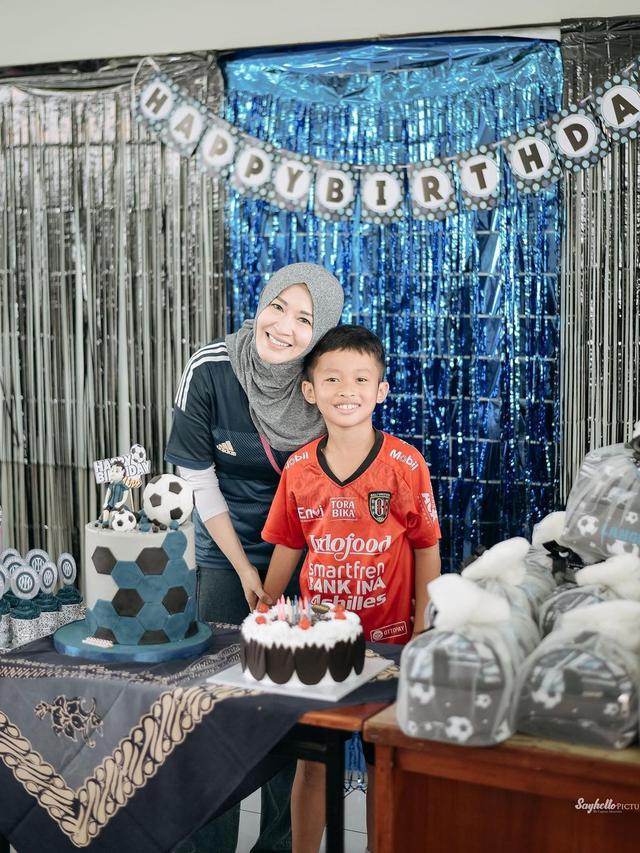 7 Potret Kompak Okie Agustina dan Miro Materazzi, Putra Tunggalnya dengan Gunawan Dwi Cahyo