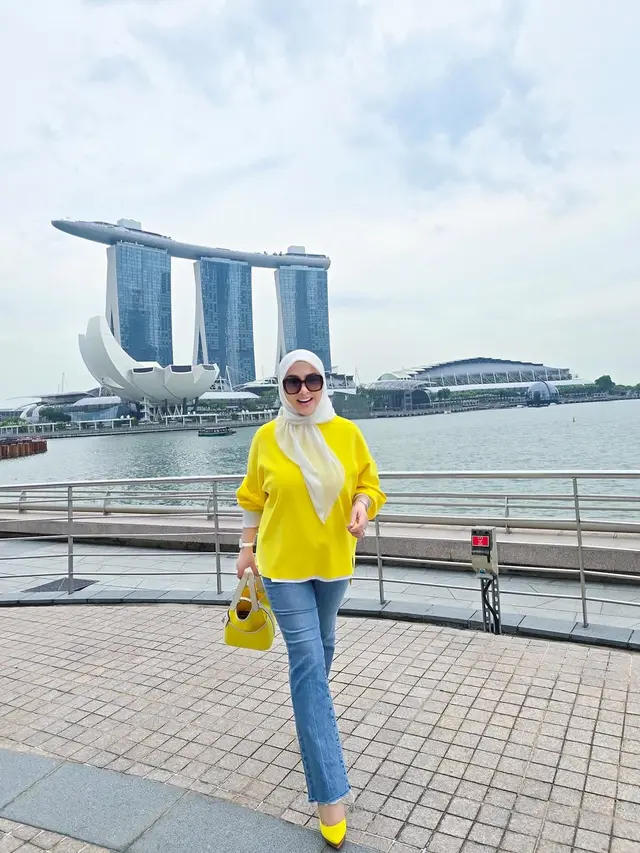 7 Outfit Padu Padan Jeans Ala Syahrini, Inspirasi Tampil Glamor (Foto: Instagram/@princessyahrini)