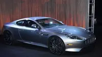 Aston Martin DB10 milik James Bond dalam film Spectre `mejeng` di gelaran Los Angeles Auto Show.