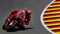 Francesco Bagnaia menjadi yang tercepat di FP2, Aleix Espargaro kena sanksi (AFP)