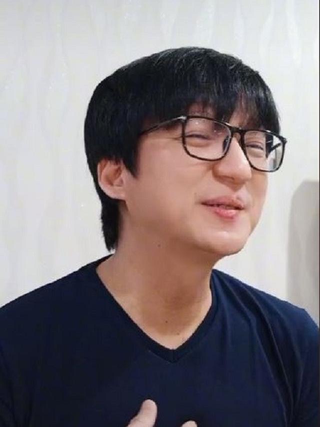 6 Potret Juna Ong, Konten Kreator yang Mirip Jackie Chan Muda