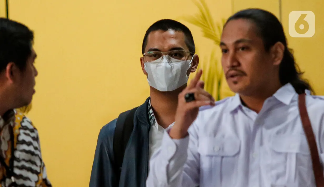 Dadan yang juga menjadi tersangka keluar dari Gedung KPK 20 menit setelah Sekretaris Mahkamah Agung Hasbi Hasan. (Liputan6.com/Angga Yuniar)