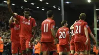 Para pemain Liverpool merayakan gol ke gawang Everton pada laga Premier League, di Anfield, Liverpool, Rabu (20/4/2016). (AFP/Paul Ellis)