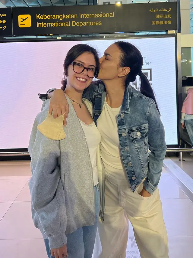 Sophia Latjuba antar Manuella kuliah di Jerman (Instagram/sophia_latjuba88)