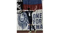 Ryuji Utomo saat merayakan gol bersama Aremania pada laga Torabika SC 2016 melawan PS TNI di Stadion Pakansari, Bogor, Minggu (31/7/2016). (Bola.com/Nicklas Hanoatubun)