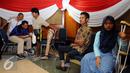 Beberapa penyandang disabilitas mengantri untuk mendapatkan bantuan kaki palsu di Kementerian Sosial, Jakarta, Senin (28/12/2015). Mensos Khofifah memberikan bantuan sejumlah fasilitas penunjang penyandang disabilitas. (Liputan6.com/Helmi Fithriansyah)