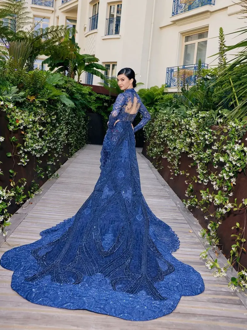 10 Potret Raline Shah dengan 3 Look Berbeda di Cannes Festival Film 2023, Glamor Pakai Gaun-Kebaya Serba Biru