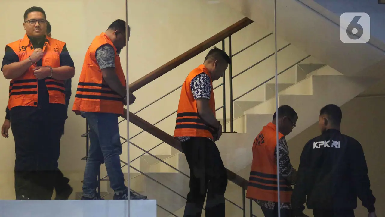 KPK Tahan 4 Tersangka Kasus Dana Hibah Pemprov Jatim