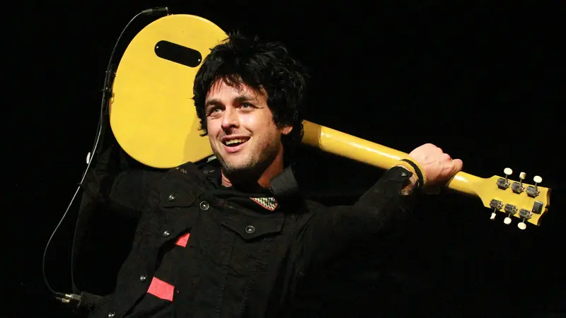 Sukses Bermusik, Vokalis Green Day Rambah Dunia Bisnis