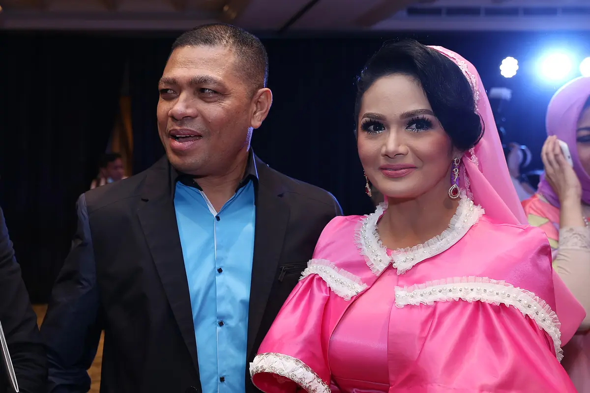[Bintang] Krisdayanti dan Raul Lemos
