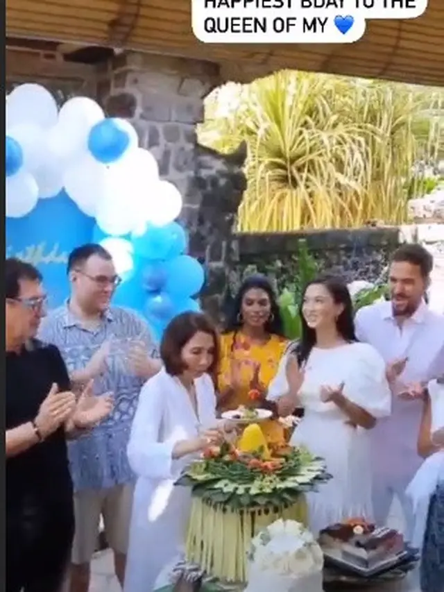 7 Potret Kompak Kebersamaan Raline Shah dengan Keluarga