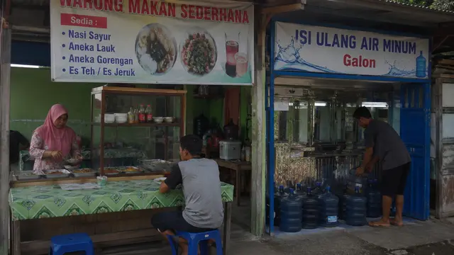 Kombinasi 2 Usaha di Rumah Dekat Lapangan Desa (AI)
