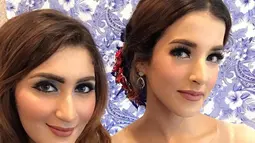 Tania Nadira dan Tasya Farasya sama-sama memilki darah timur tengah. Kecantikan keduanya nampak begitu khas memesona. Baik Tania dan Tasya keduanya kerap tampil dengan riasan bold yang menawan (Liputan6.com/IG/@tanianadiraa)