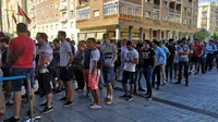 Suasana antrean jelang peluncuran Xioami Mi A2 di WiZink Center, Madrid, Spanyol. Liputan6.com/Yuslianson