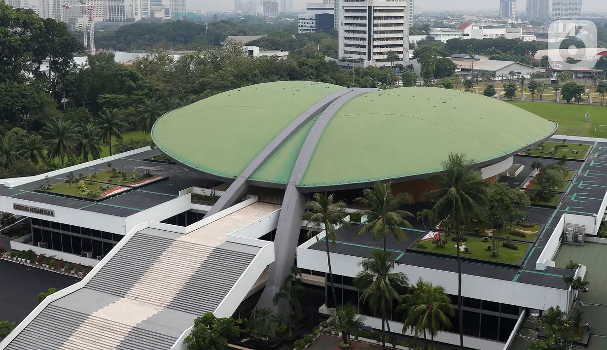 Pemandangan Gedung Nusantara atau Gedung Kura-Kura di Kompleks Parlemen, Senayan, Jakarta, Kamis (19/5/2022). Dome Gedung Nusantara atau Gedung Kura-Kura disebut sudah mengalami kerusakan seperti mengelupas, catnya mulai pudar, dan menyebabkan kebocoran sehingga dirasa perlu diperbaiki. (Liputan6.com/Angga Yuniar)