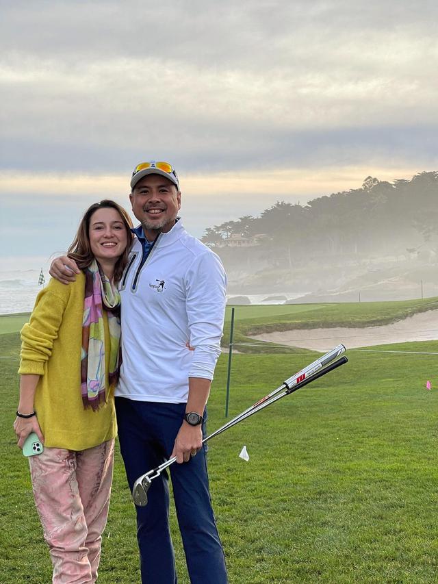 Satu Tahun Menikah, Ini 7 Potret Kemesraan Julie Estelle Bersama Suami