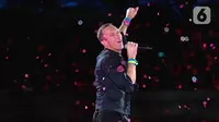 Aksi panggung Coldplay di Jakarta sukses menghibur puluhan ribu penggemar yang sudah lama ingin melihat secara langsung. (Liputan6.com/Faizal Fanani)