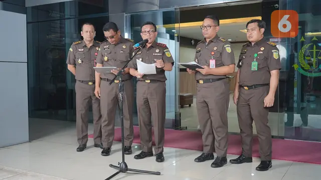 Kajati Sulsel, Leonard Eben Ezer Simanjuntak menegaskan agar jangan coba merintangi atau menggagalkan secara langsung atau tidak langsung jalannya proses penyidikan.(Liputan6.com/Eka Hakim)