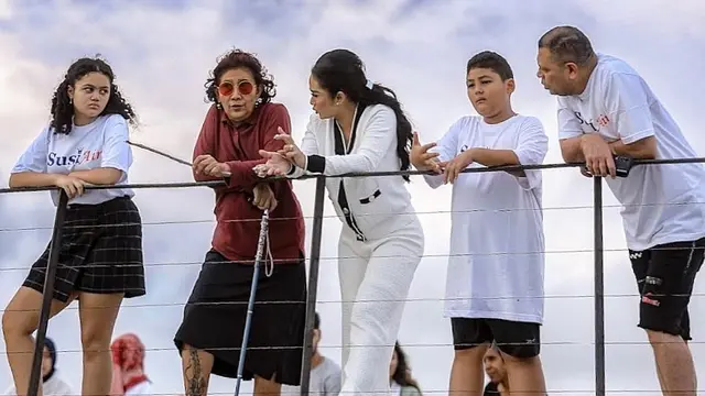 Krisdayanti dan Susi Pudjiastuti (Instagram/krisdayantilemos)