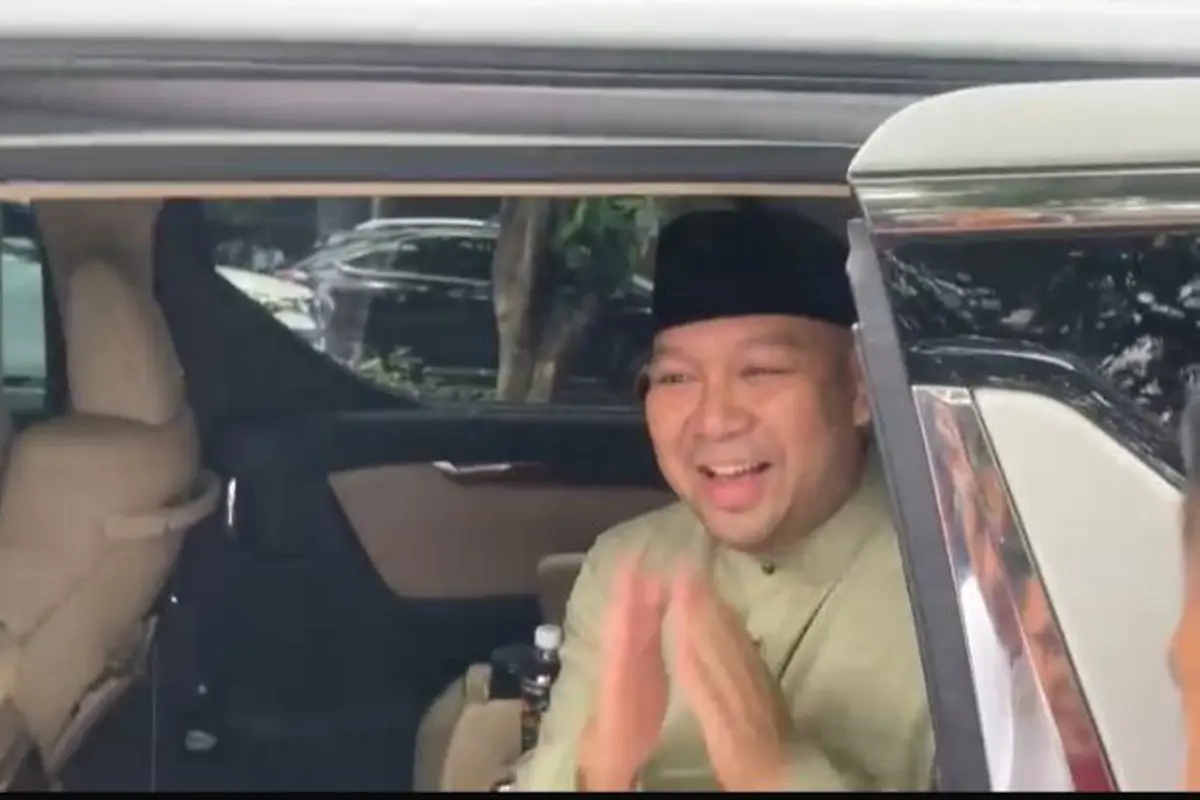 Anak Presiden ke-8 RI Prabowo Subianto, Ragowo Hediprasetyo Djojohadikusumo alias Didit Hediprasetyo menyambangi kediaman Presiden ke-5 RI, Megawati Soekarnoputri, Senin (31/3/2025). (Merdeka.com/Nur Habibie)