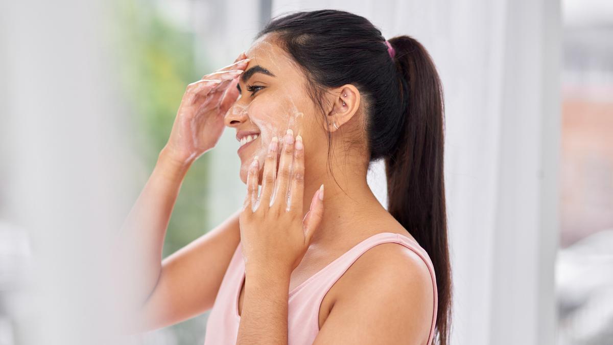 5 Kesalahan Mencuci Wajah yang Bikin Jerawatan, Jangan Sampai Terulang!