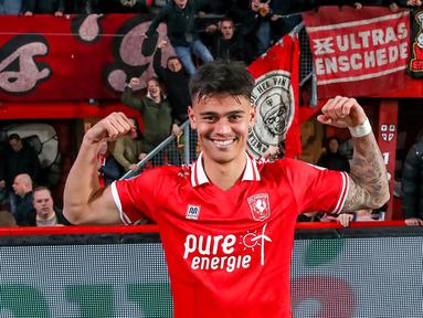 Empat pemain keturunan Indonesia yang berlaga di Eropa telah diajukan pelatih Shin Tae-yong untuk dinaturalisasi agar bisa membela Timnas Garuda. Dari keempatnya, Mees Hilgers berpeluang paling cepat, karena sama sekali belum pernah berseragam Timnas negara lain. (twitter@fctwente)