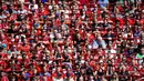 Sejumlah penonton memdatai tribune saat laga persahabatan antara Liverpool melawan Sevilla di Anfield, Liverpool, Inggris, Minggu (11/08/2024) WIB. (AFP/Peter Powell)