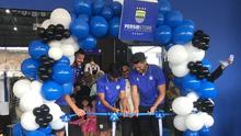 Dua pemain Persib Bandung, Julio Cesar, Patricio Matricardi, dan pemain muda Nazriel, hadir dalam pembukaan Persib Official Store di Garut, Miinggu (28/12/2025). (Bola.com/Erwin Snaz)