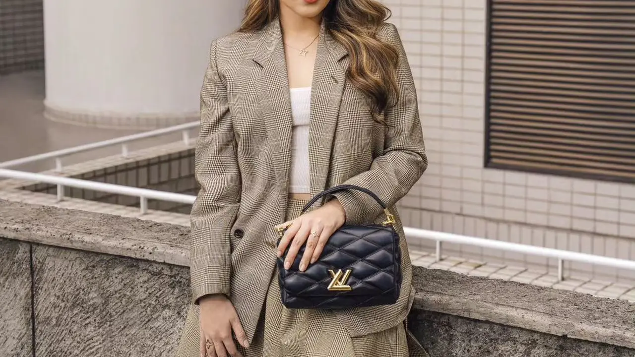 Inspirasi gaya outfit modern classic untuk kamu