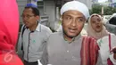 Sekjen Dewan Syuro DPD FPI DKI Jakarta Novel Bamukmin menyambangi Sentra Pelayanan Kepolisian Terpadu (SPKT) Polda Metro Jaya, Jakarta, Kamis (5/1). Kedatangannya untuk melaporkan Ahok atas pencemaran nama baik. (Liputan6.com/Immanuel Antonius)