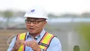 Direktur Utama PT Lintas Marga Sedaya, Hudaya Arryanto memberikan keterangan terkait proyek tol Cikapali, Jawa Barat, Kamis (5/6/2015). Jalan tol sepanjang 116 km ini rencananya selesai pada pertengahan bulan Juni 2015. (Liputan6.com/Andrian M Tunay)