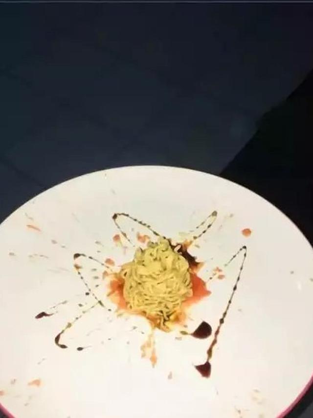 8 Cara Plating Makanan ala Netizen Ini Bikin Geleng Kepala, Kreatif Banget