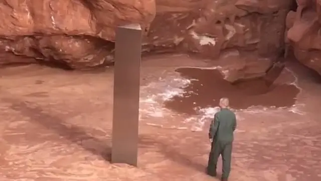 Monolit logam misterius di gurun Utah. Diasosiasikan dengan alien dan ekstraterestrial (Departemen Keamanan Publik Negara Bagian Utah)