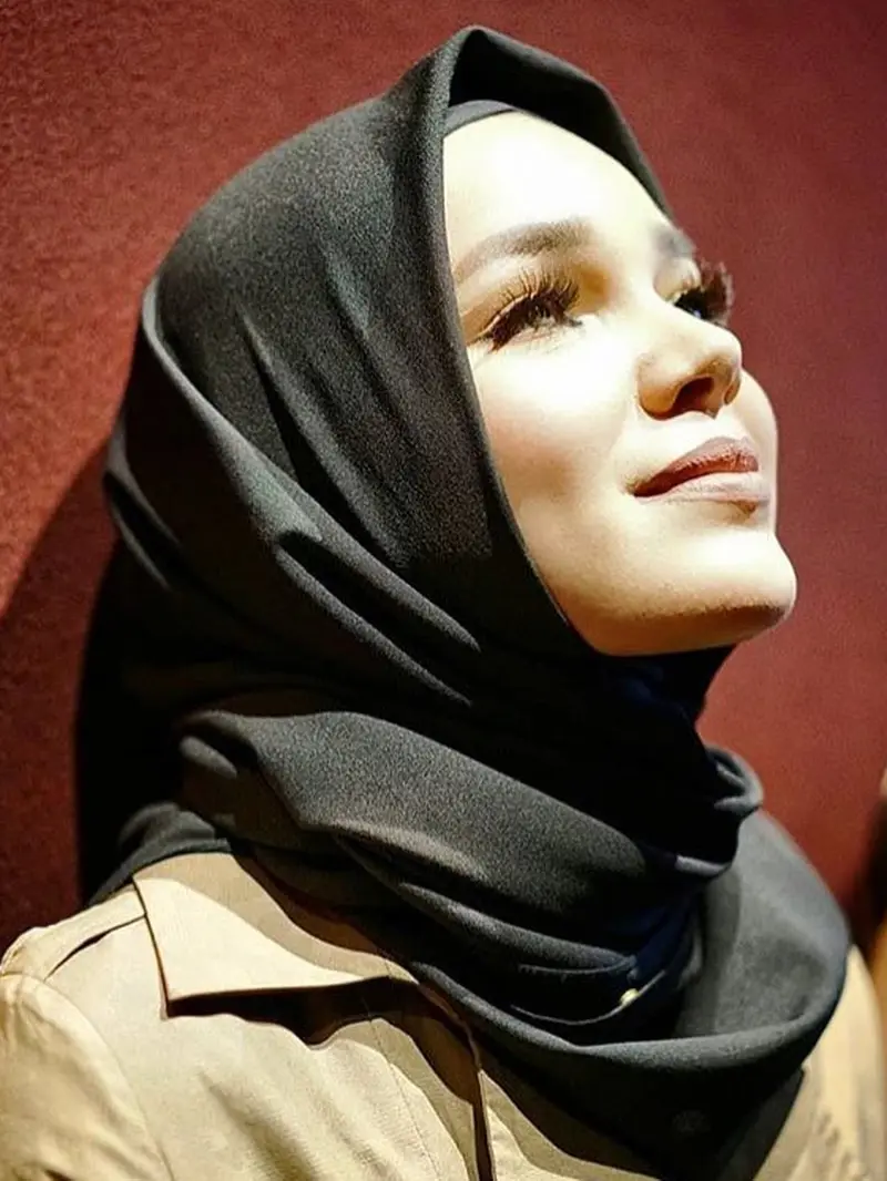 [Bintang] FOTO: Mendapat Hidayah, 8 Artis Indonesia Ini Jadi Mualaf