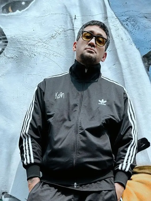 Potret Tora Sudiro bergaya kece (Sumber: Instagram/t_orasudi_ro dan  Instagram/adidasindonesia)