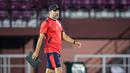Pelatih kepala Timnas Panama U-17, Mike Stump memimpin latihan resmi menjelang matchday kedua Grup A Piala Dunia U-17 2023 melawan Timnas Indonesia U-17 di Lapangan Thor, Wonokromo, Surabaya, Minggu (12/11/2023). (Bola.com/Bagaskara Lazuardi)