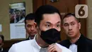 Suami dari artis Sandra Dewi ini juga dihukum membayar uang pengganti senilai Rp210 miliar. (Liputan6.com/Herman Zakharia)