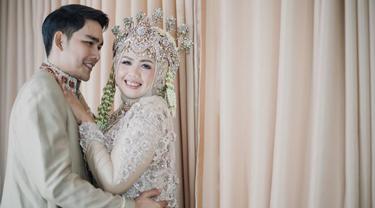 Pakai Baju Pengantin, Ini 6 Momen Kebersamaan Elly Sugigi dengan Pacar Barunya