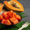 How to cut a papaya and how to pick the ripe one. (Photo: jcomp/Freepik)