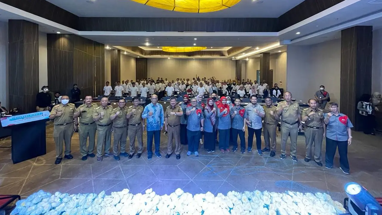 Pemerintah Daerah (Pemda) Garut, Jawa Barat menggandeng Telkom University untuk menyeleksi sekitar 50 pelaku Industri Kecil Menengah (IKM) serta 25 start-up digital, dalam program inkubasi bisnis. (Liputan6.com/Jayadi Supriadin)