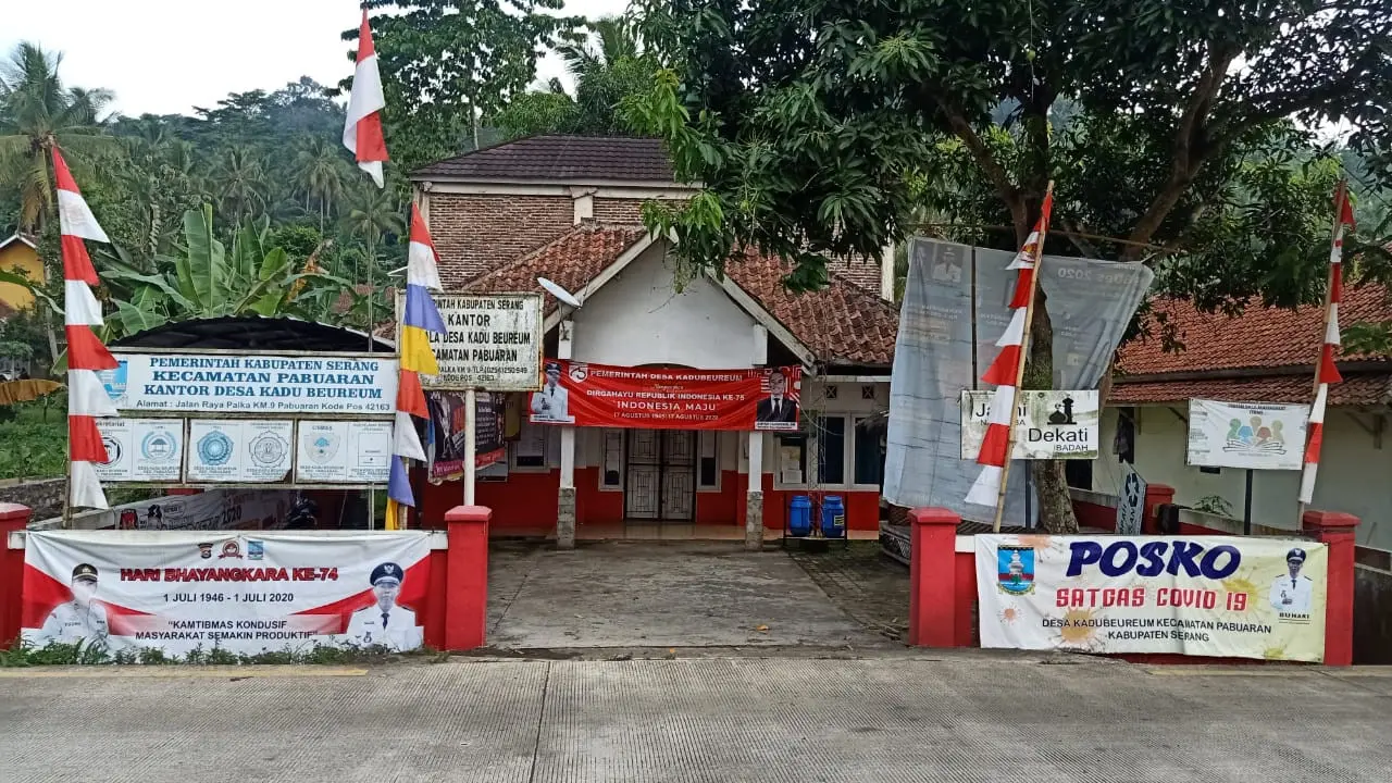 Kantor Desa Kadubeureum, Kecamatan Pabuaran, Kabupaten Serang, Banten. (Yandhi Deslatama/Liputan6.com)