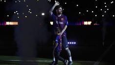 Bintang Barcelona, Lionel Messi menjadi top scorer  La Liga Santander 2017-2018 dengan koleksi 34 gol. (AFP/Lluis Gene)