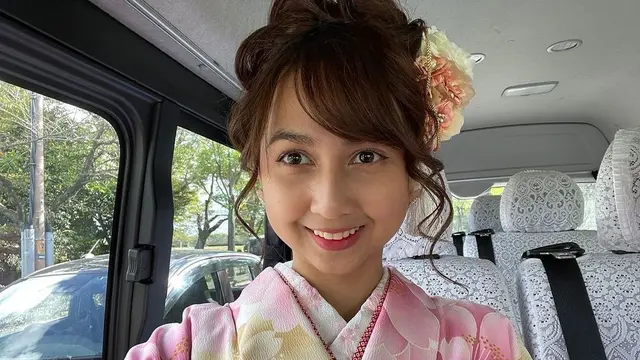 Stefi Eks JKT48 Liburan di Bangkok