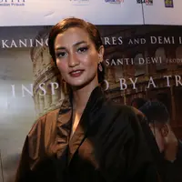 Atiqah Hasiholan kerap mendapatkan peran serius di layar lebar. Salah satunya sebagai Fira Basuki di film Cinta Selamanya. (Galih W. Satria/bintang.com)