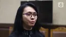 Terdakwa suap revitalisasi Pasar Lirung dan Pasar Beo Kabupaten Kepulauan Talaud TA 2019, Sri Wahyumi Maria Manalip saat menjalani sidang putusan di Pengadilan Tipikor, Jakarta, Senin (9/12/2019). Wahyumi dihukum empat tahun enam bulan penjara, denda Rp 200 juta. (Liputan6.com/Helmi Fithriansyah)