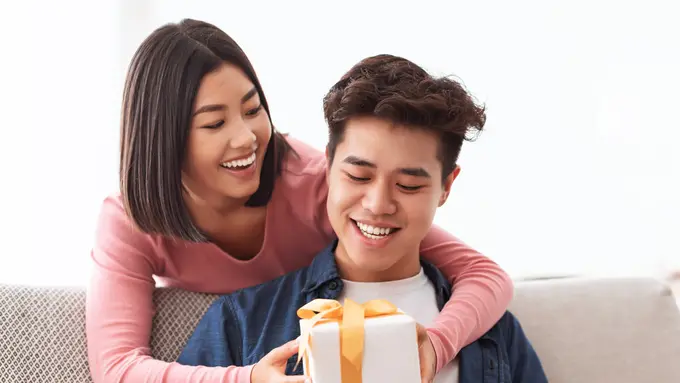 ilustrasi kado valentine/Prostock-studio/shutterstock