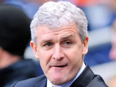 Manchester City's English manager Mark Hughes takes his seat before an FA cup third round football match against Nottingham Forest at The City of Manchester Stadium in Manchester, on January 3, 2009. AFP PHOTO/ANDREW YATES