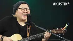 Perempuan kelahiran Makassar 23 tahun lalu itu mencoba lebih berekplorasi dalam hal musikalitas.