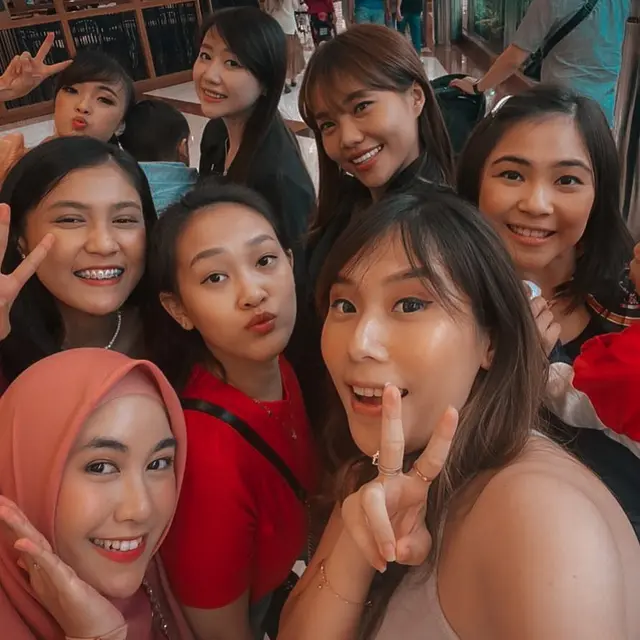 6 Momen Kebersamaan Anggota Cherrybelle Saat Reuni, Kompak Bak Awal Debut