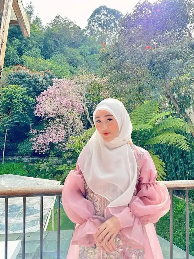 7 Potret Larissa Chou di Pernikahan Nadya Mustika, dari Sahabat Kini Jadi Kakak Ipar